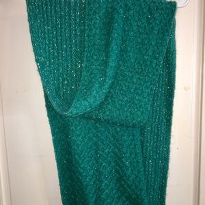 Green knitted inifinity scarf